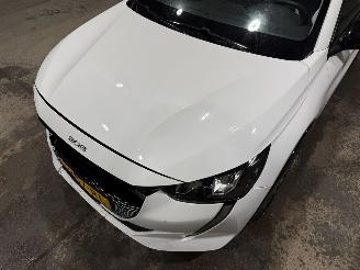 Peugeot e-208 50kWh 100kW Active Pack picture 21