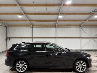 Damaged car Volvo V-60 2.0T5 184kW Automaat Momentum 2019/4