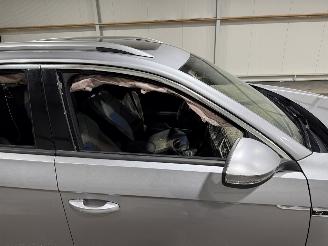 Volkswagen T-Roc R 2.0TSI 221kW 4-Motion Automaat Panoramadak picture 22