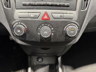 Kia Cee d 1.4 80kW X-Tra ISG Airco picture 16