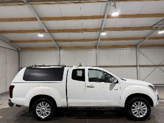 damaged commercial vehicles Isuzu D-Max 1.9d 120kW Automaat Extended Cab X-Country 2019/7