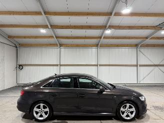 Voiture accidenté Audi A3 LIMOUSINE 1.6TDI 81kW Automaat Sport Line S 2016/8