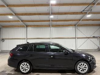 damaged passenger cars Skoda Octavia 1.0eTSI 81kW Automaat Business Edition 2022/2