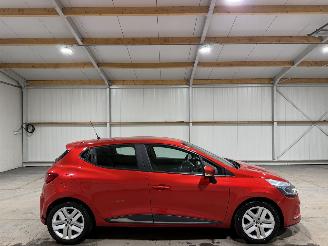 Schadeauto Renault Clio 0.9TCe 66kW Airco Navi Limited 2019/3