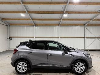 Vaurioauto  passenger cars Renault Captur 1.3TCe 103kW Automaat Intens 2021/11