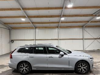 krockskadad bil auto Volvo V-60 2.0B4 145kW Automaat Essential Edition 2025/10