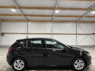 Schadeauto Peugeot 308 1.2PT 81kW Active Airco 2018/3