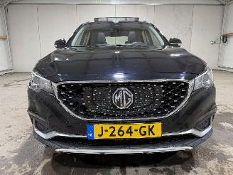 MG ZS 45kWh 105kW Pano Leder Luxury picture 23