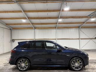 Vaurioauto  passenger cars Porsche Cayenne S 3.0 E-HYBRID 245kWh Automaat Luchtvering Pano Leder AWD 2015/12