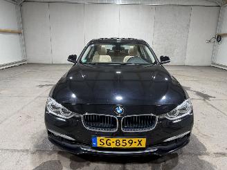 BMW 3-serie 320i 135kW Automaat Schuifkantel Luxury Edition picture 4