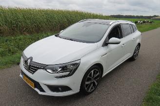 Auto incidentate Renault Mégane 1.3 116pk  TCe Bose Navigatie Sport stoelen  186.000km nap Leer Sport [  2020 2020/3
