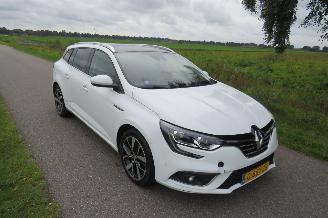 Schadeauto Renault Mégane 1.3 116pk  TCe Bose Navigatie Sport stoelen  186.000km nap Leer Sport [  2020 2020/3