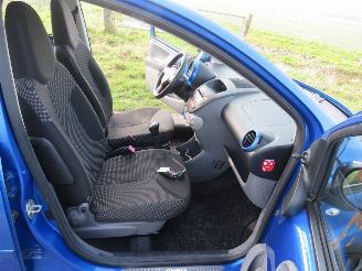 Toyota Aygo 1.0 12v 5Drs 135.000km  NAP Airco Dynamic Blue 2010 [ eerste eigenaar picture 3