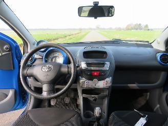 Toyota Aygo 1.0 12v 5Drs 135.000km  NAP Airco Dynamic Blue 2010 [ eerste eigenaar picture 4