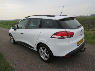 Damaged car Renault Clio 0.9 TCe 90pk Euro 6 5drs Airco 2014   219.000km NAP 2014/9