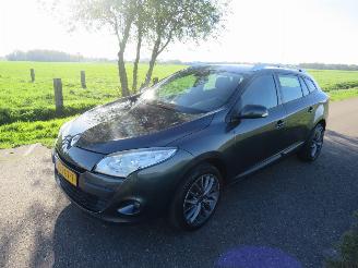 Damaged car Renault Mégane 1.6 102pk Expression Navigatie Airco  parkeerschade 2011/2