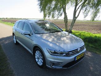 Damaged car Volkswagen Passat 1.4 TSI GTE 156 pk Aut  Hybride Benzine Electrich  Connected Series Plus[ nieuw nieuw staat 2016/11