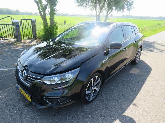 Damaged car Renault Mégane 1.6 DCI BOSE EXCLUSIEF 131PK  202.000KM NAP  2017 2017/10