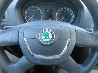 Skoda Octavia 14 TSI 109.000KM Airco 2010 parkeerschade picture 18