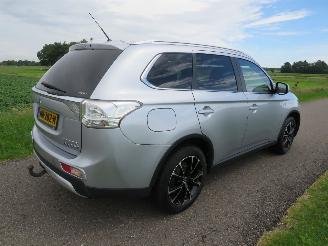 Unfallwagen Mitsubishi Outlander 2.0  121PK PHEV 4X4 PLUG IN  HYBRIDE EXECUTIVE X LINE EDITION 2015  CAMERA 2015/10