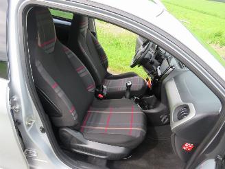 Peugeot 108 1.2 VTI Allure  192.000km  Orgineel Navigatie  Airco  2014 schadevrij picture 4