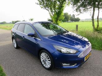 Unfallwagen Ford Focus 1.0 92 Kw  125 pk Titanium Edition Navigatie  Schadevrij  Top Staat  2015-12 top 2015/12