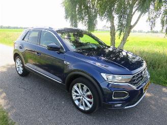 Schadeauto Volkswagen T-Roc 2.0 TSi 190pk  4 Motion R Sport 4X4 2019 190pk Automaat Camera Sport vol optie 2019/11
