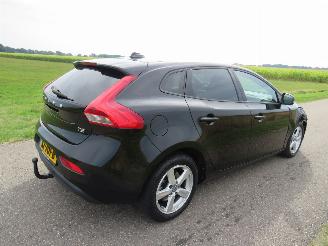 Auto incidentate Volvo V-40 2.0 T2 122pk Nordic+ 130.000km nap 5drs Airco Stoelverwarmig Navigatie Camera  [ nieuwstaat 2017/3