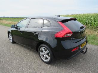 damaged passenger cars Volvo V-40 2.0 T2 122pk Nordic+ 130.000km nap 5drs Airco Stoelverwarmig Navigatie Camera  [ nieuwstaat 2017/3