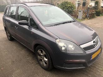 Schadeauto Opel Zafira Zafira 1.6 Enjoy 2005/10