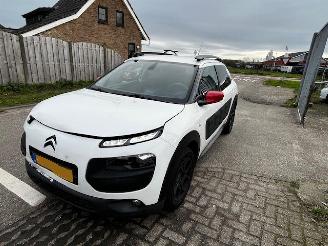 Unfallwagen Citroën C4 cactus 1.2 puretech shine 2016/3