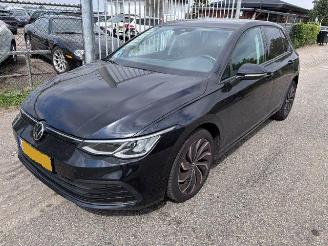 uszkodzony samochody osobowe Volkswagen Golf life   1.0 2023/2