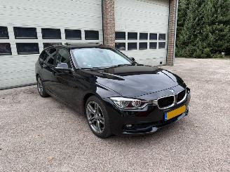 Unfallwagen BMW 3-serie 320i High Executive Automaat Pano 2017/12