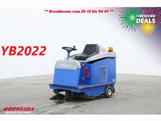 dañado máquina Kubota  95 BJ 2022 33Hrs! Kehrmaschine / Veegmachine 2022/1