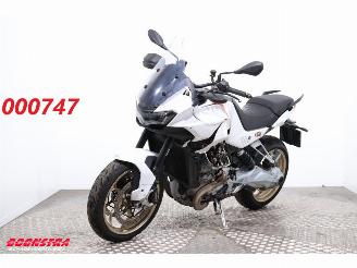 damaged motor cycles Moto Guzzi  V100 Mandello LED Cruise BY 2023 2023/7