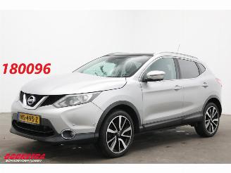 Vaurioauto  passenger cars Nissan Qashqai 1.2 Tekna Pano Leder 360° Navi Cruise SHZ 2015/12