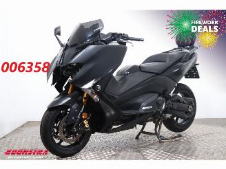 danneggiata motocicli Yamaha  T-Max 530 Black Max Akrapovic 2017/8