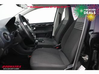 Volkswagen Up! 1.0 Clima Cruise SHZ PDC Camera 87.467 km! picture 18