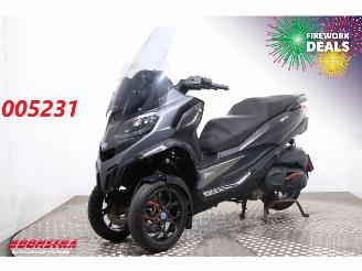 krockskadad bil motor Piaggio  MP3 530 HPE Exclusive ABS Camera 4.804 km! 2022/12