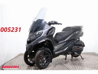 skadebil motor Piaggio  MP3 530 HPE Exclusive ABS Camera 4.804 km! 2022/12