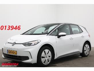 damaged passenger cars Volkswagen ID.3 Pure Oranje Edition 52 kWh LED ACC Apple/Android LRHZ SHZ 2025/1