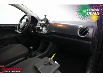 Volkswagen Up! 1.0 5-DRS Airco Bluetooth 59.636 km! picture 11