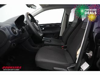 Volkswagen Up! 1.0 5-DRS Airco Bluetooth 59.636 km! picture 14