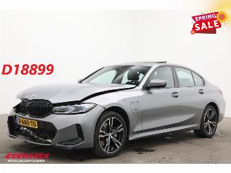 skadebil auto BMW 3-serie 330E M-Sport Schuifdak H/K Memory HUD LRHZ Camera AHK 2023/3