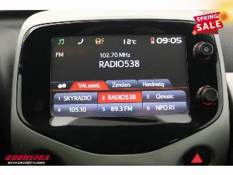Toyota Aygo 1.0 VVT-i x-play Aut. Airco Camera Bluetooth 98.797 km! picture 16