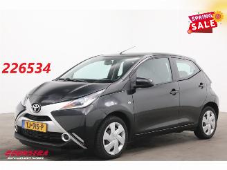 Ocazii autoturisme Toyota Aygo 1.0 VVT-i x-play Aut. Airco Camera Bluetooth 98.797 km! 2016/12