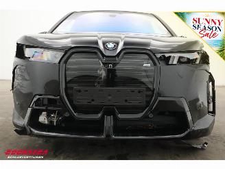 BMW iX xDrive M70 112 kWh Pano LED ACC B&W Memory 360° AHK picture 9