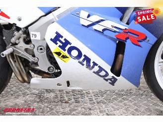 Honda VFR 400 R picture 12