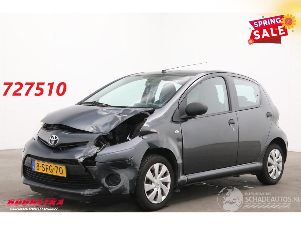 Toyota Aygo 1.0 VVT-i Now 5-DRS Navi Airco 96.456 km!