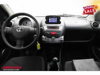 Toyota Aygo 1.0 VVT-i Now 5-DRS Navi Airco 96.456 km! picture 15